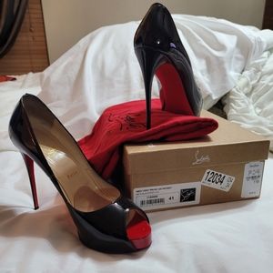 Christian louboutin peep toe